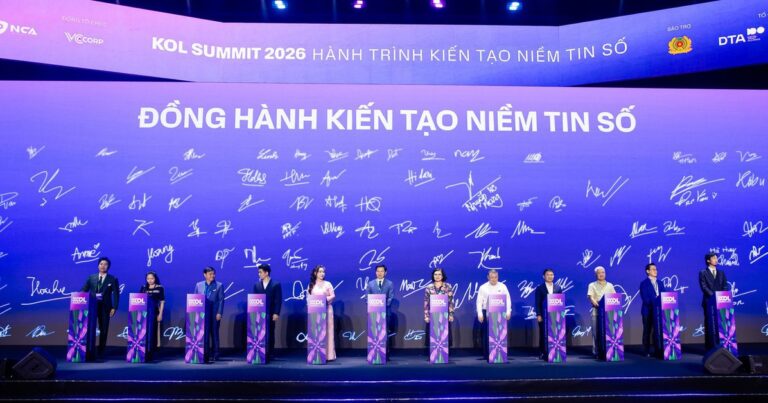 Khách mời và nhà sáng tạo nội dung tập trung tại khu vực sự kiện KOL Summit 2026