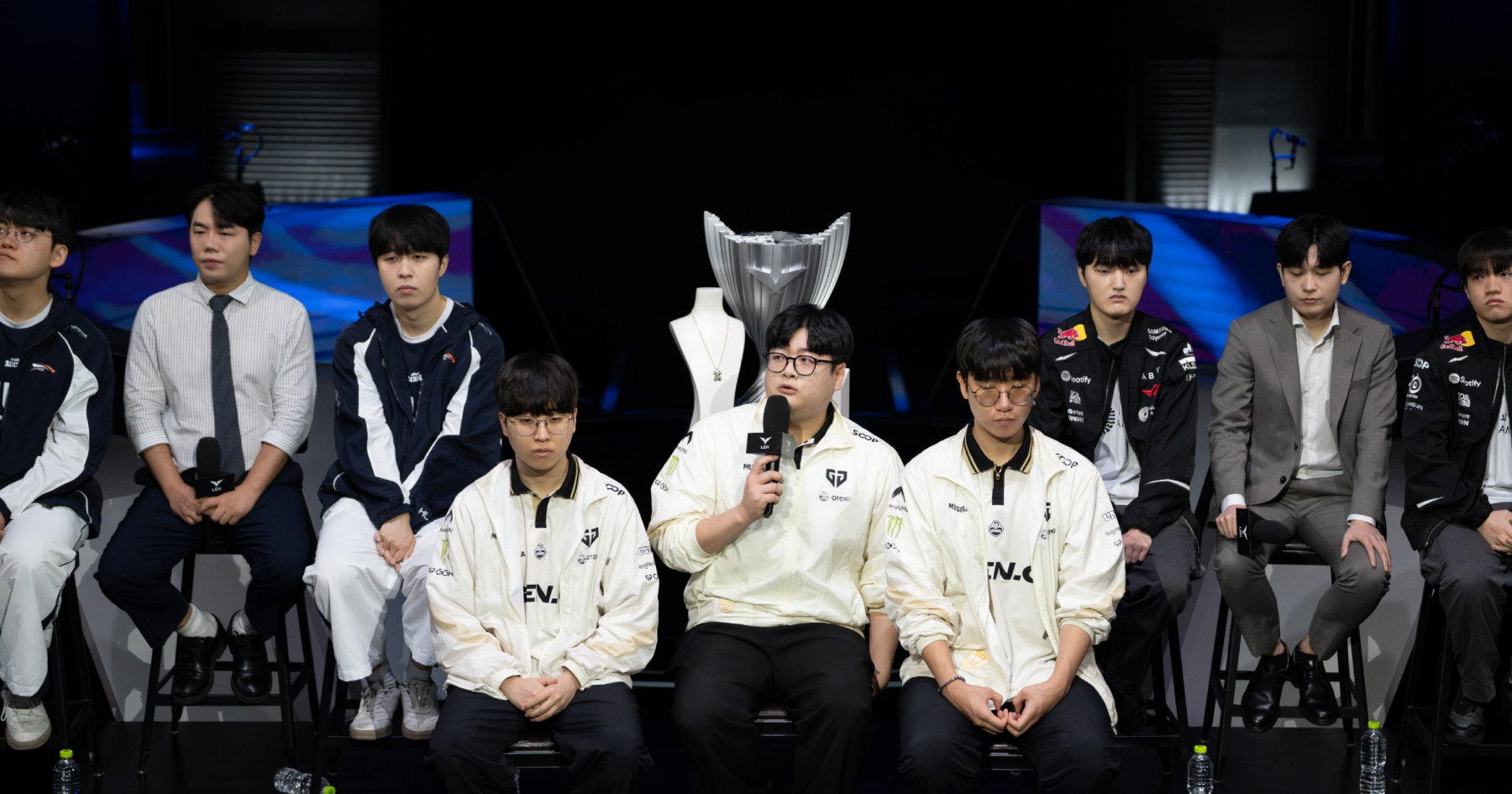 Ba đội tuyển HLE, Gen.G và T1 xuất hiện tại sự kiện Media Day của LCK