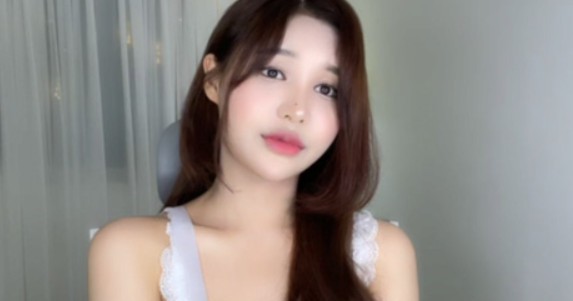 Nữ streamer Marko xuất hiện trong buổi livestream cùng đồng nghiệp nam