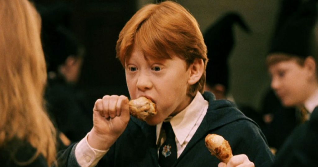 Cảnh học sinh Hogwarts dùng bữa trong teaser bản truyền hình