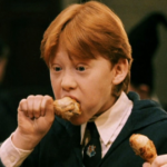 Cảnh học sinh Hogwarts dùng bữa trong teaser bản truyền hình