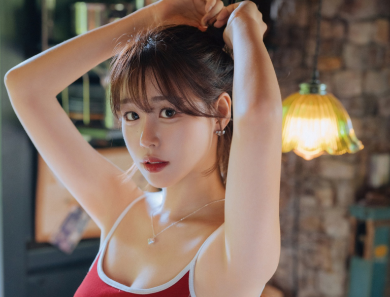 Kim Do-ah tạo dáng trong bộ ảnh đầu tay