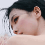 Bạch Lộc xuất hiện trong bộ ảnh chân dung với phong cách nữ tính