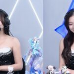 Phương Thảo mỉm cười giữa không gian có nhiều kệ sách
