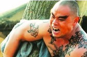 Võ Tòng nổi bật với sức mạnh trong một cuộc giao chiến dưới đất