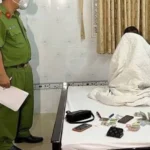 Lực lượng chức năng kiểm tra một cơ sở lưu trú tại Cao Bằng