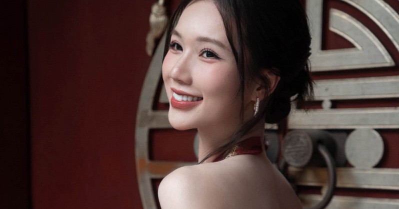 Phạm Ngọc Anh diện yếm đỏ trong bộ ảnh đón Trung Thu