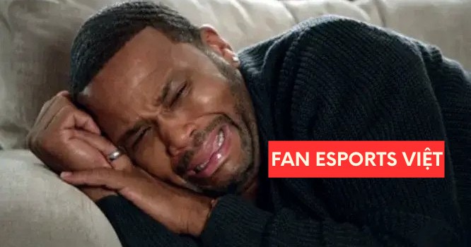 Hình ảnh trận đấu PUBG PC với các tuyển thủ thi đấu trên sân khấu