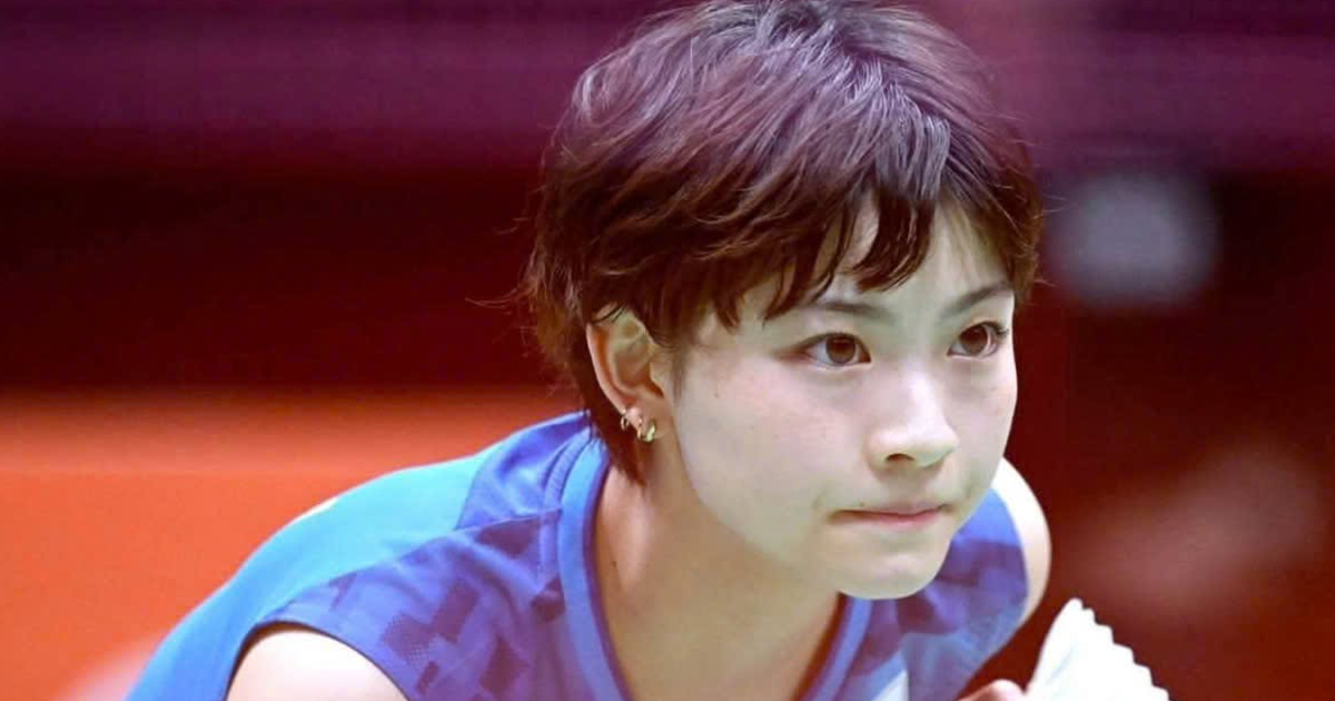 Miyazaki Tomoka xuất hiện trong trang phục thi đấu cầu lông