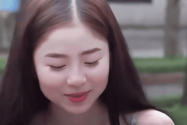 Nam Thương xuất hiện bên gia đình với diện mạo trẻ trung