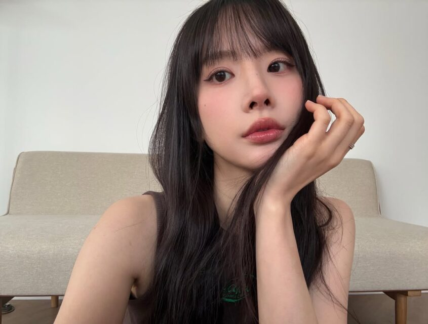 Cận cảnh nữ ca sĩ với lớp trang điểm sân khấu
