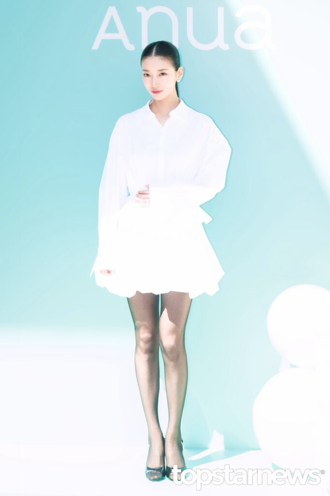 Làn da sáng mịn của Suzy dưới ánh sáng sự kiện