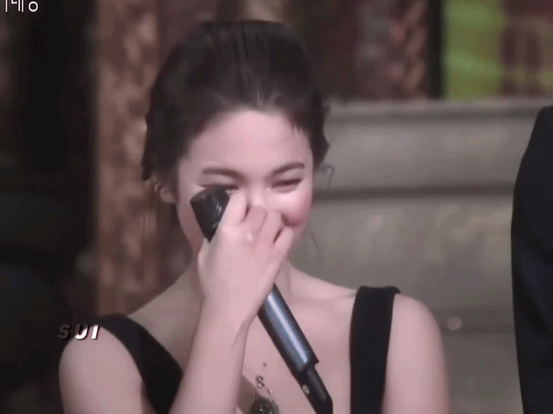 Song Hye Kyo thể hiện thần thái trưởng thành và sang trọng