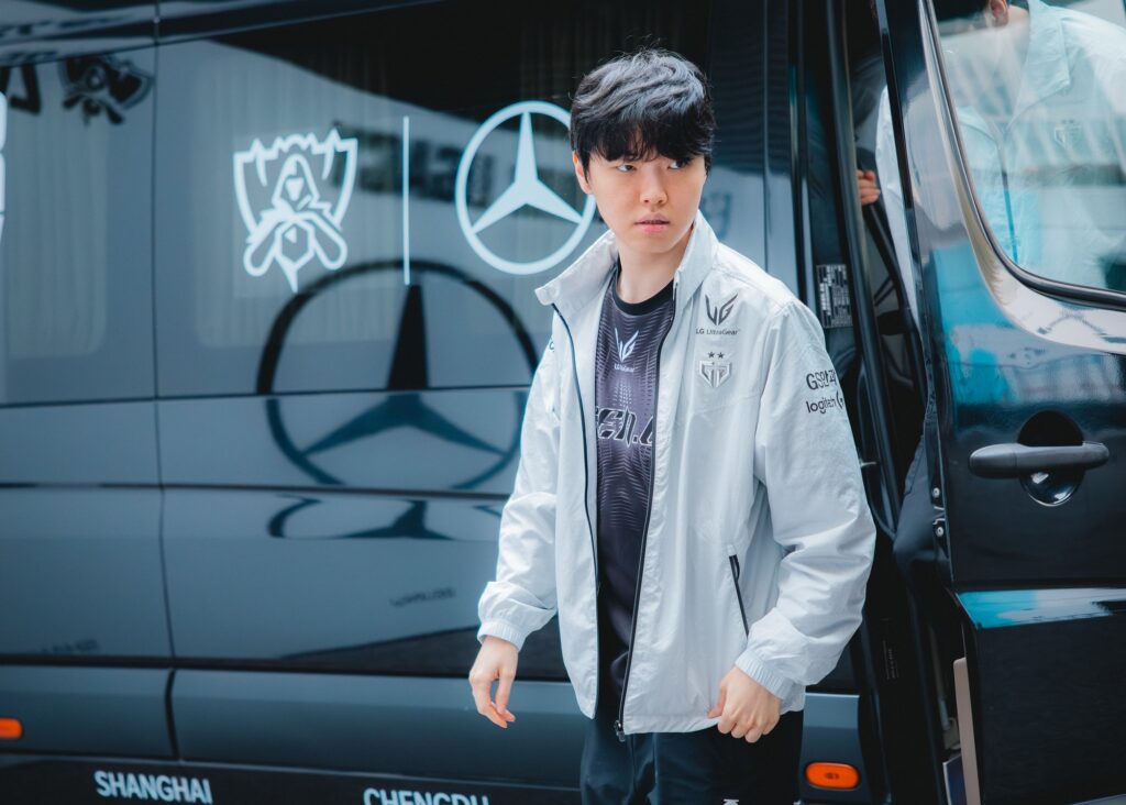 Chovy thi đấu trong màu áo Gen.G