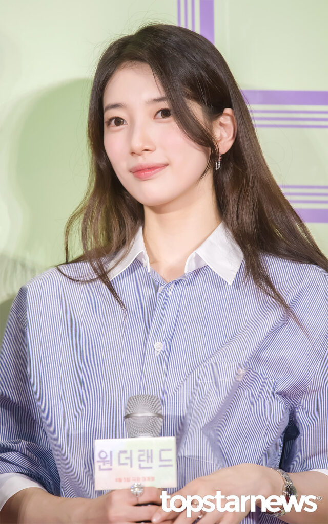 Suzy xuất hiện trong hình ảnh quảng bá với phong thái thanh lịch