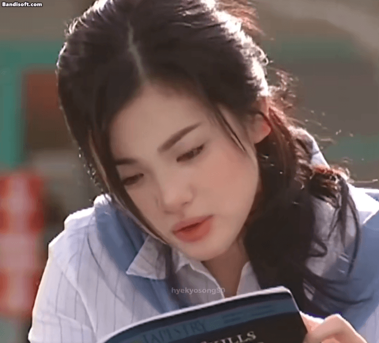 Song Hye Kyo trong một phân cảnh của Hotelier