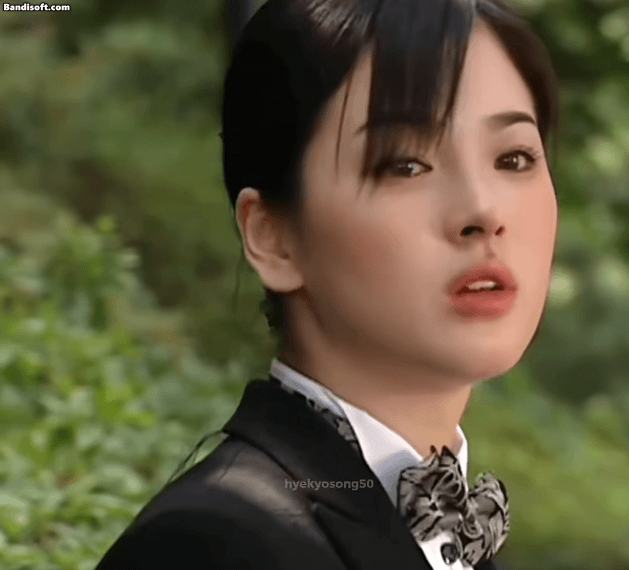 Khoảnh khắc của Song Hye Kyo trong những cảnh quay Hotelier
