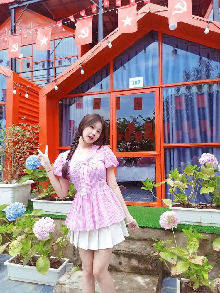 Phương My xuất hiện năng động bên sân bóng rổ