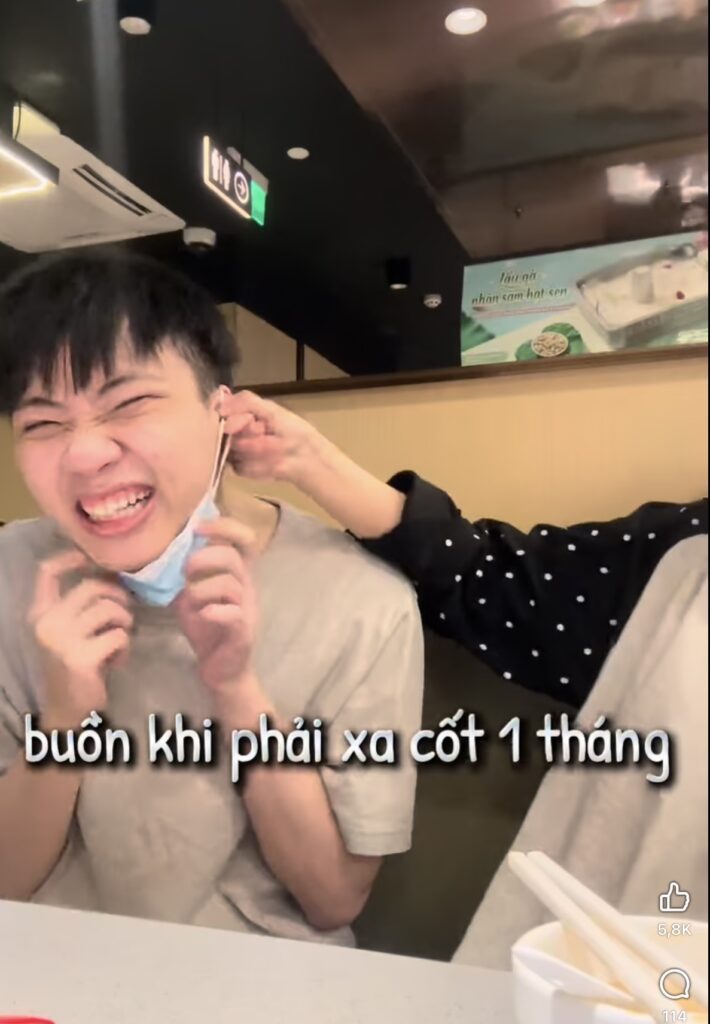 Kim Ngân đeo khẩu trang xuất hiện trong đoạn video