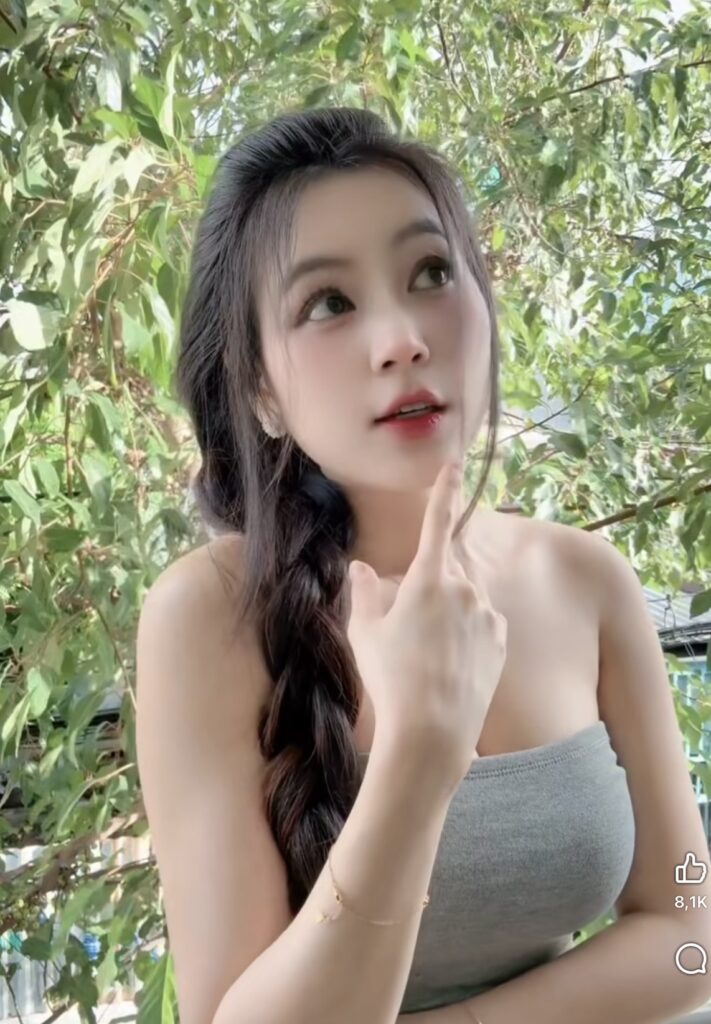 Trân Trần xuất hiện trong clip ảo thuật với đạo cụ đơn giản