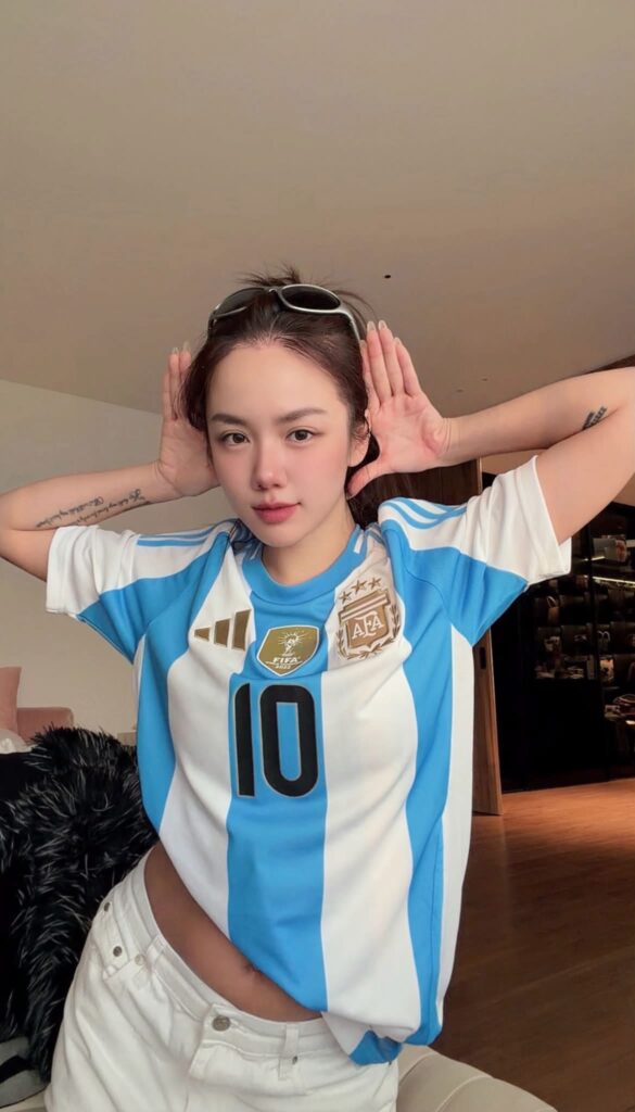 Phương Ly khoe phong cách đường phố cùng kính mát cá tính