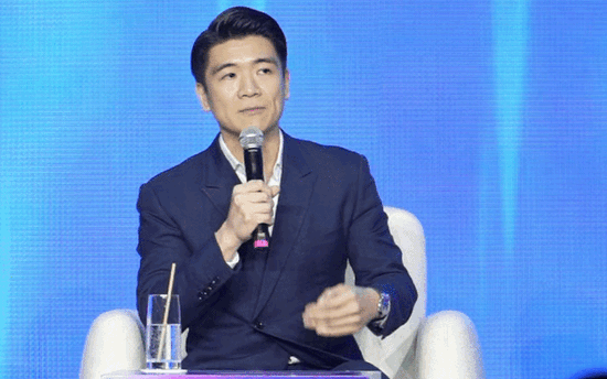 Các diễn giả trao đổi trong phiên tọa đàm