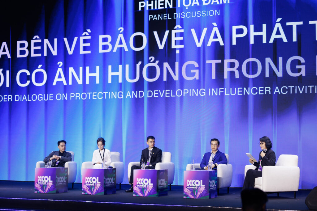 Ông Trần Hoàng chia sẻ quan điểm về sự khác biệt giữa công khai và minh bạch