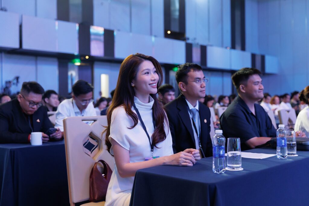 Các nhà sáng tạo nội dung Long Chun và Tun Phạm tại sự kiện
