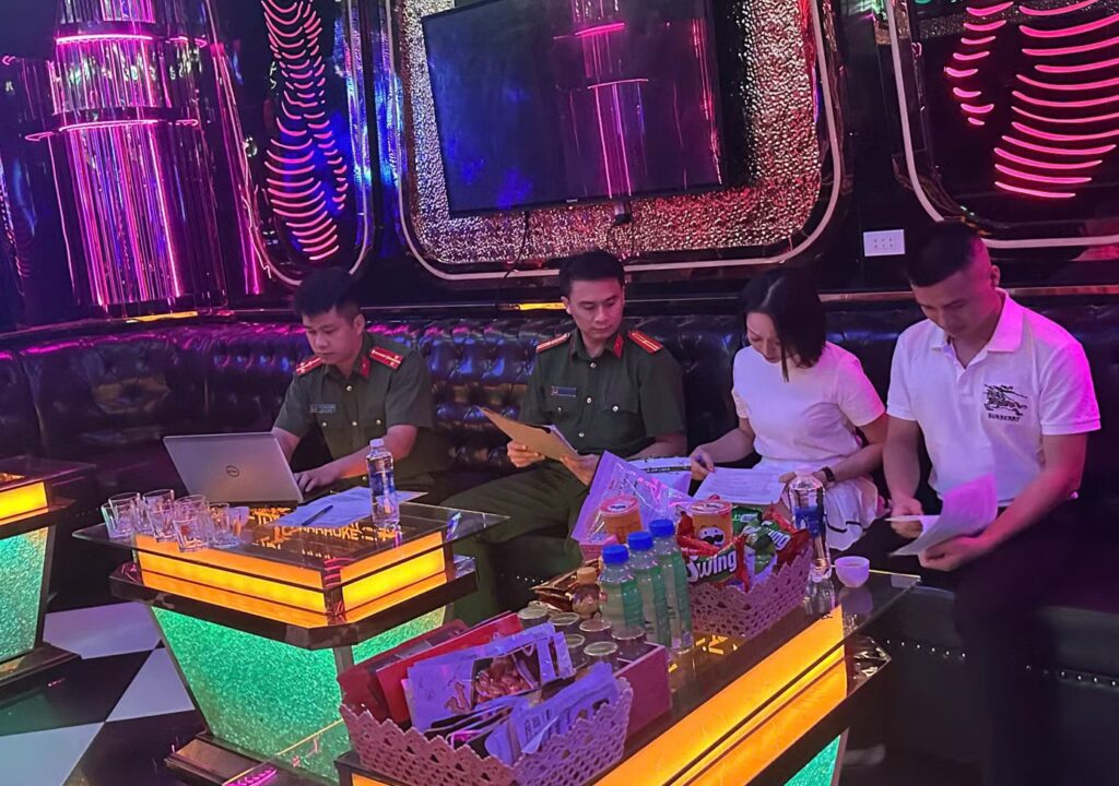 Cơ sở karaoke được kiểm tra và hướng dẫn về an ninh trật tự
