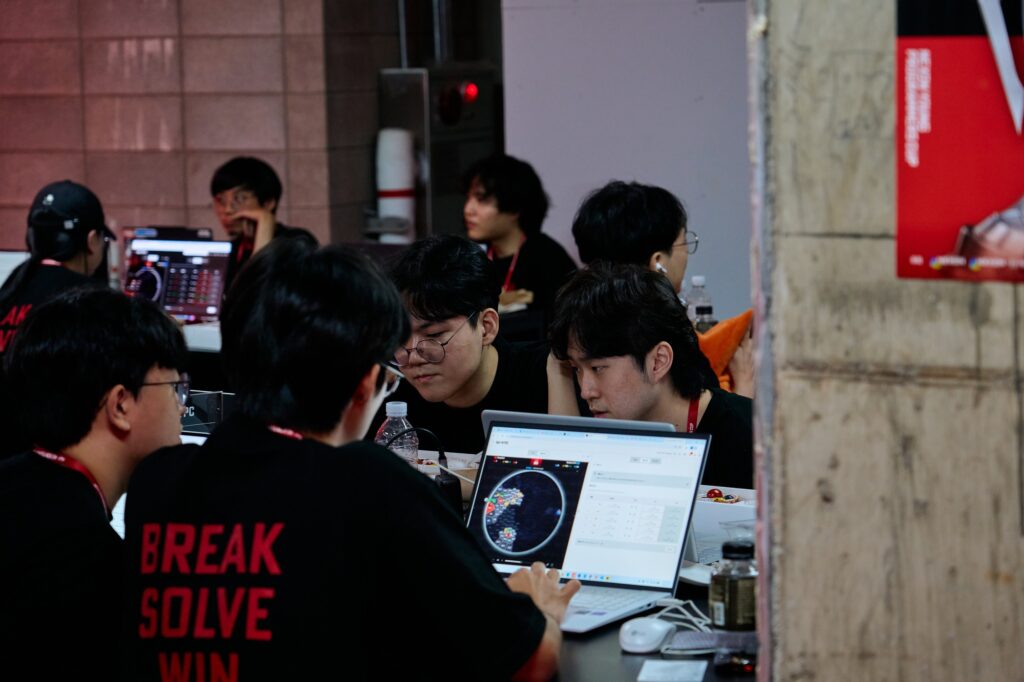 Đại diện thí sinh Việt Nam tham dự vòng chung kết NYPC tại Seoul