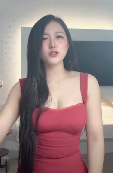 Hồng Nhung thể hiện năng lượng vui tươi khi quay video