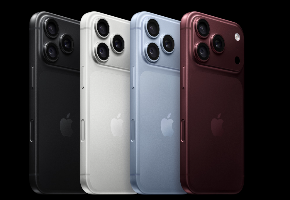 Hai mẫu iPhone 18 Pro hiển thị Dynamic Island trên màn hình