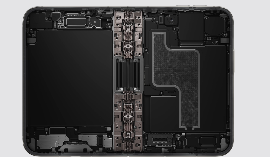 Cấu trúc pin kép bên trong thân máy iPhone Duo
