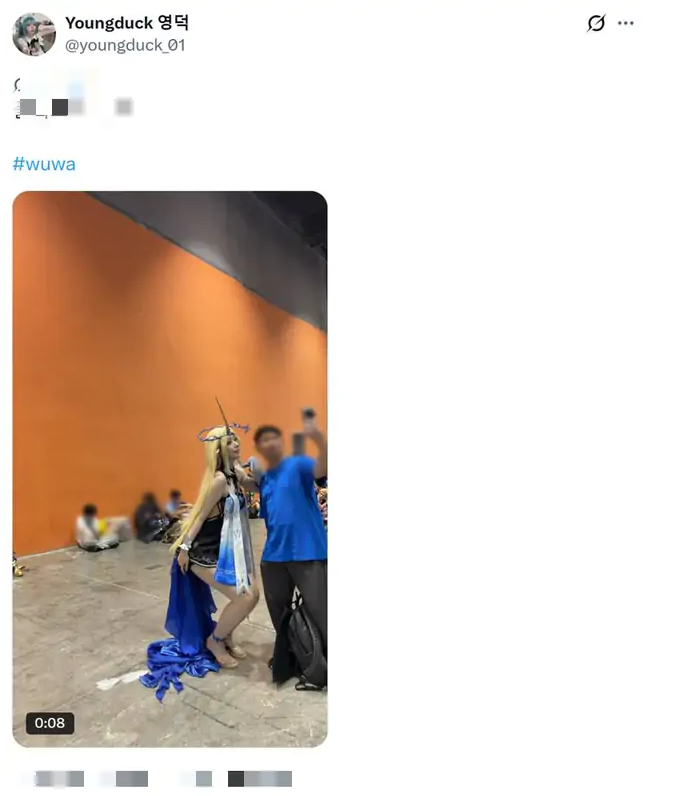 Youngduck tạo dáng trong bộ cosplay nhân vật New Jersey