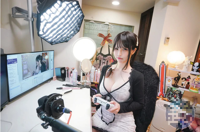 Marika tạo dáng trong bộ trang phục lấy cảm hứng từ nhân vật anime