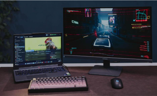 Bàn phím TrueStrike đầy đủ cụm phím số trên Lenovo LOQ 15IPH11