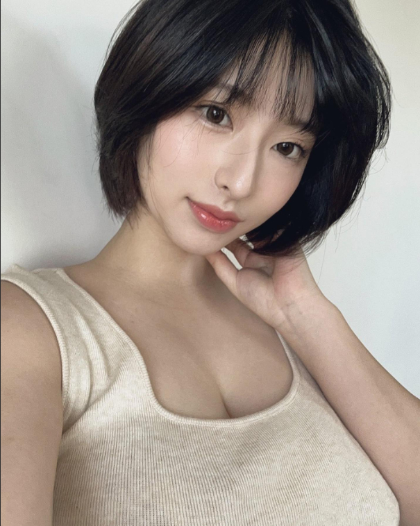 Momoka Akari hướng đến vai trò đạo diễn phía sau máy quay