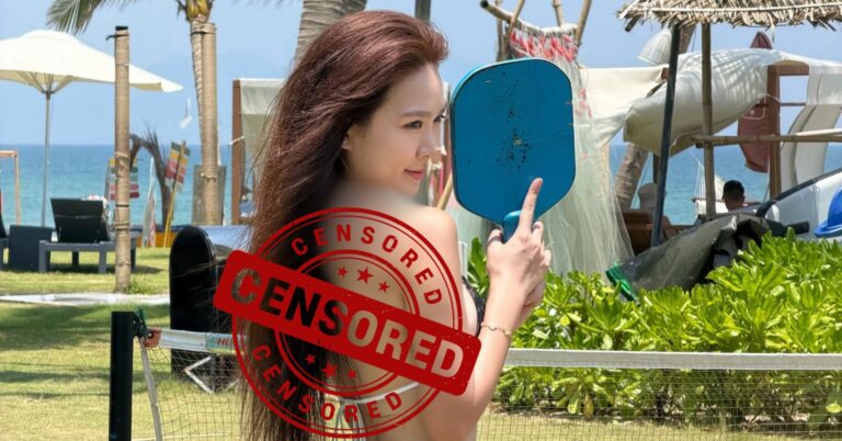 Nàng Kim cầm vợt pickleball trên sân cạnh bãi biển