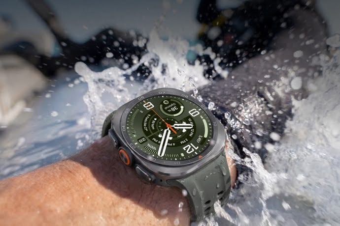 Đồng hồ Galaxy Watch Ultra2 theo dõi hoạt động lặn dưới nước