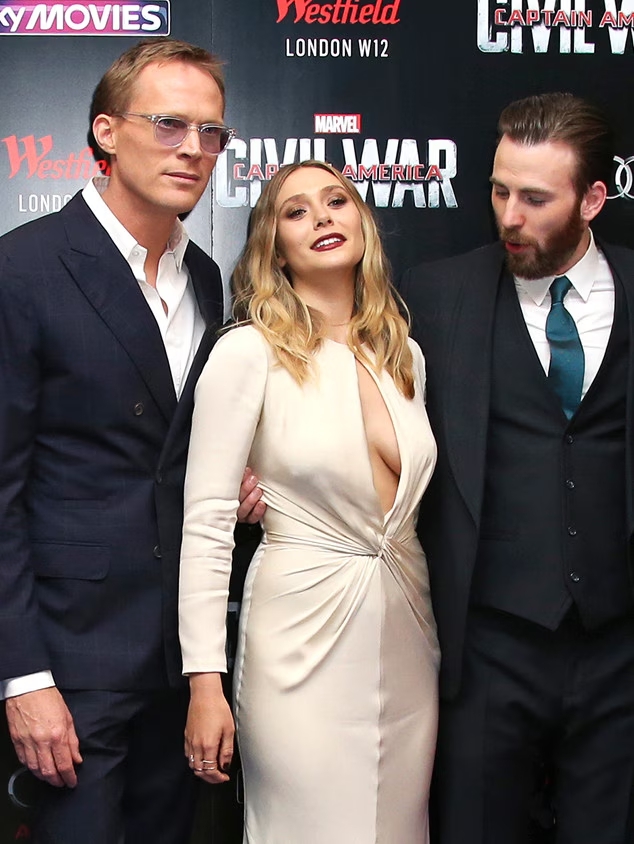 Hình ảnh Elizabeth Olsen trong bộ đầm dự sự kiện năm 2016