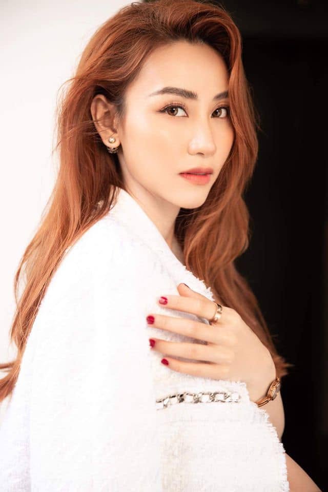 Cận cảnh thần thái rạng rỡ của Ngân Khánh