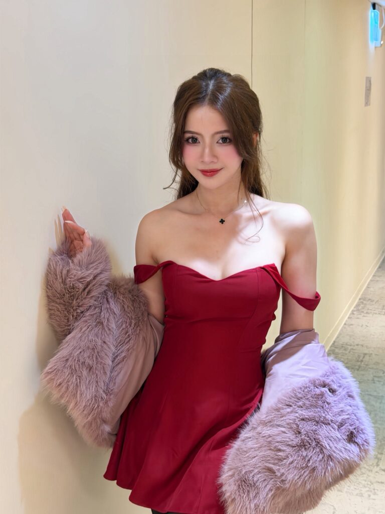 Lê Lý Lan Hương diện trang phục tôn dáng trong một khoảnh khắc đời thường