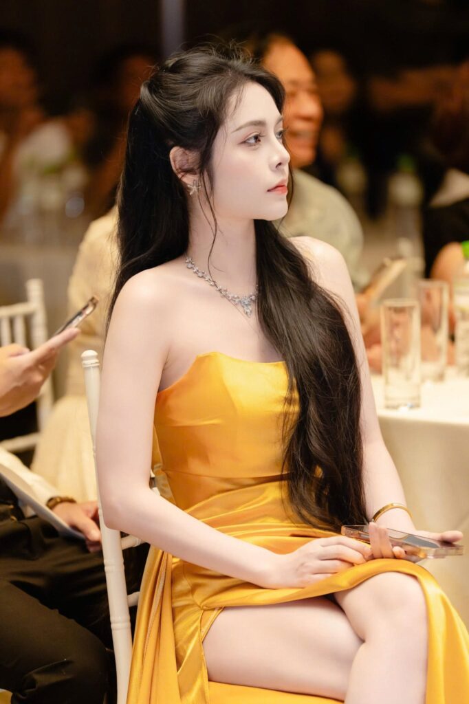 Cao Diệp Anh với hình ảnh dịu dàng, trong trẻo ngoài đời