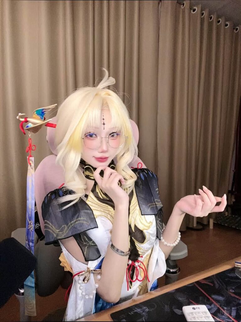 Tạo hình xường xám cách tân của nữ streamer trong loạt ảnh cosplay