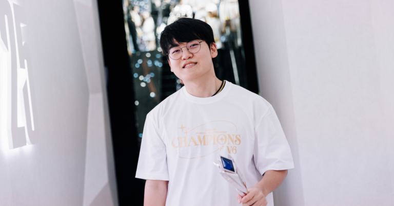 Gumayusi thi đấu trong một trận LMHT tại CKTG