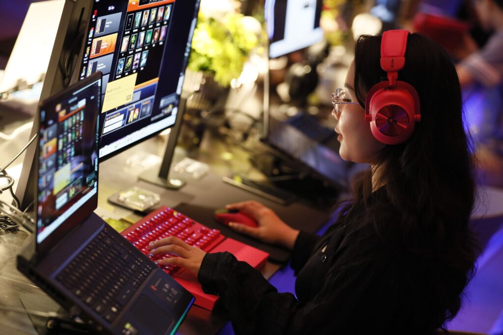 Các thiết bị Logitech G trong một góc setup gaming cá nhân